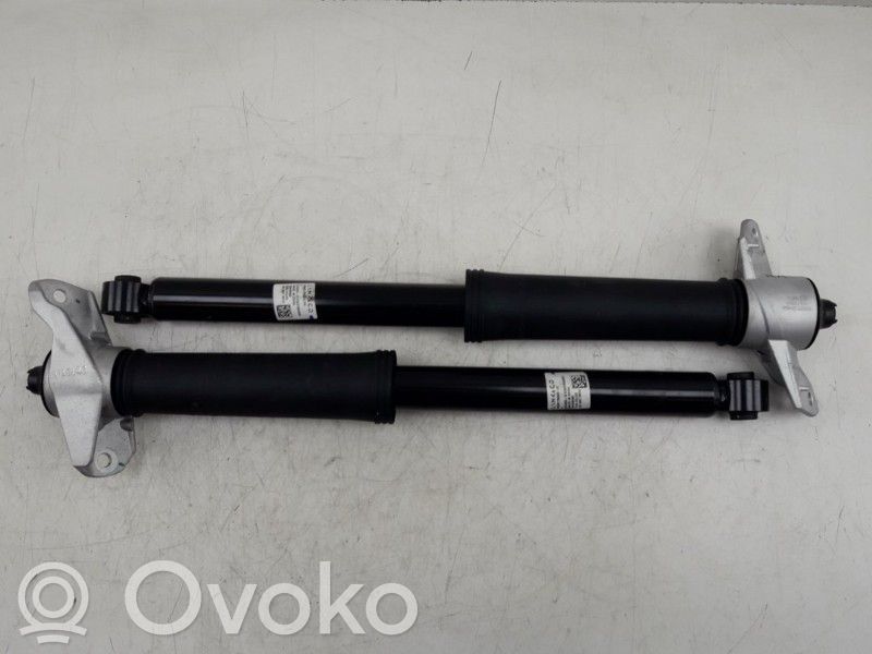 Lynk & co 01 Komplet sprężyn i amortyzatorów (przód i tył) 