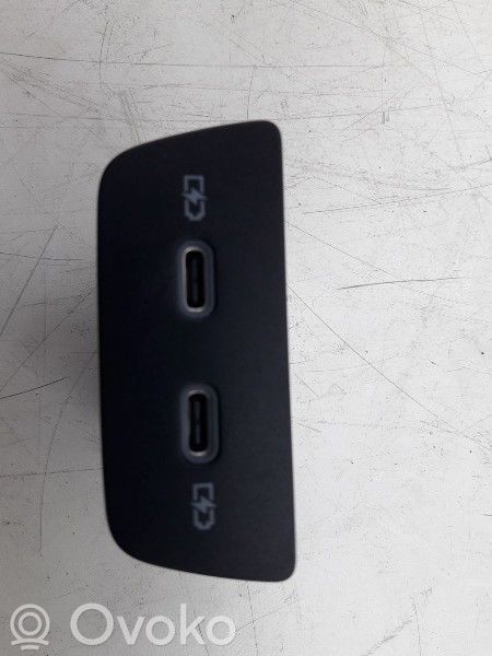 Volkswagen Golf VIII Conector priză AUX 