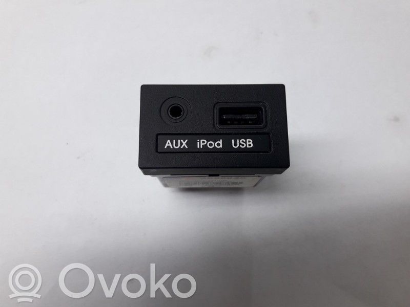 Hyundai i10 Enchufe conector entrada auxiliar