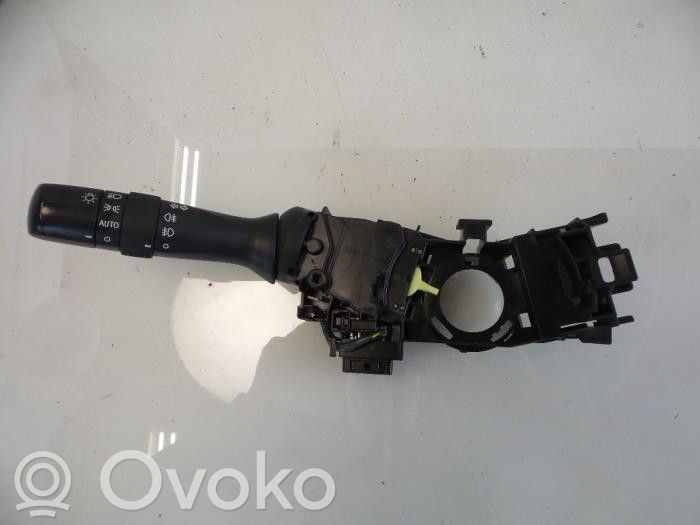 Toyota Avensis T270 Palanca de intermitentes