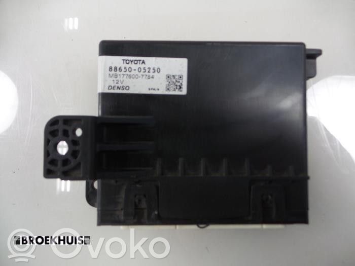 Toyota Avensis T270 Moduł / Sterownik wentylatora dmuchawy 