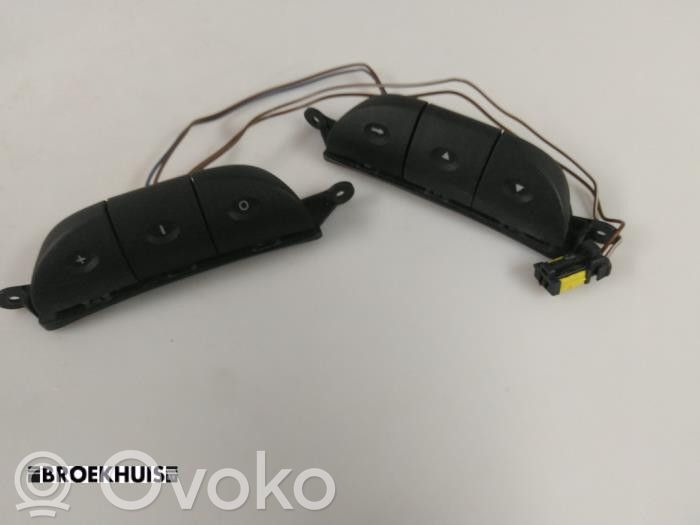 Opel Vivaro Tasten Schalter Multifunktionslenkrad 