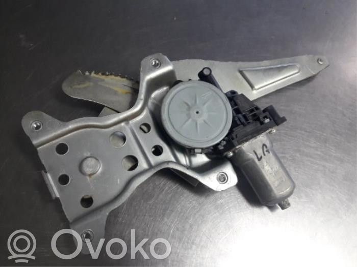 Suzuki Swift I Meccanismo di sollevamento del finestrino posteriore senza motorino