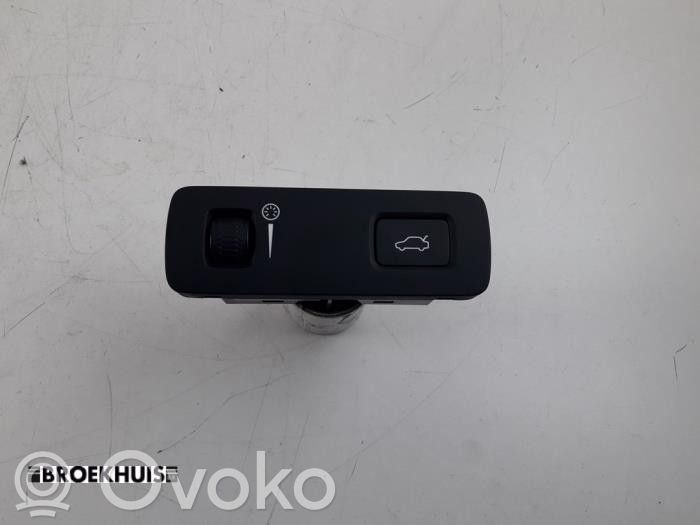Volvo S90, V90 Interruptor de apertura del maletero/compartimento de carga