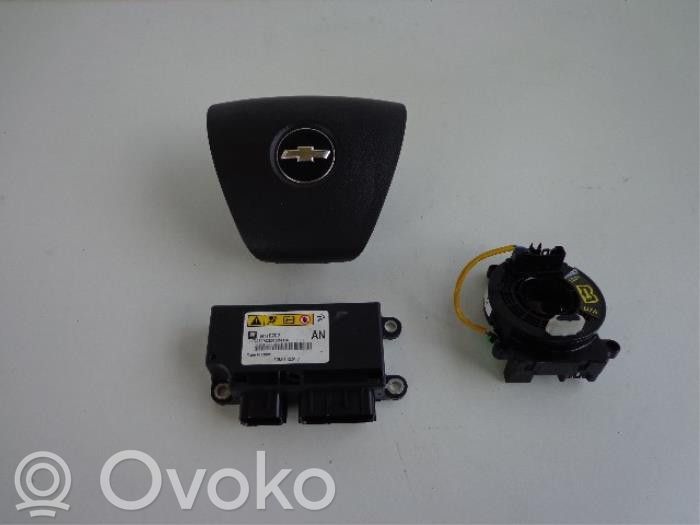 Chevrolet Captiva Turvatyynysarja paneelilla 