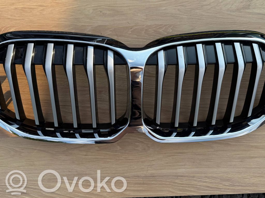 BMW 1 F40 Maskownica / Grill / Atrapa górna chłodnicy 