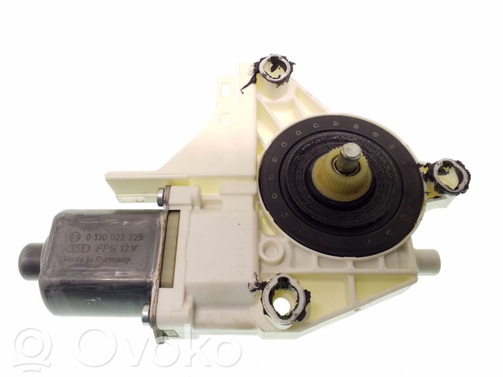 Volkswagen Golf V Silnik regulatora szyby drzwi przednich 