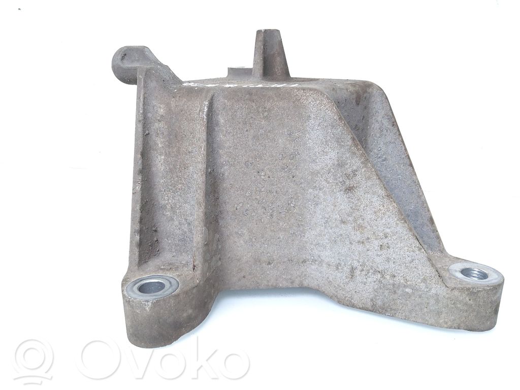 Opel Insignia A Engine mounting bracket 
