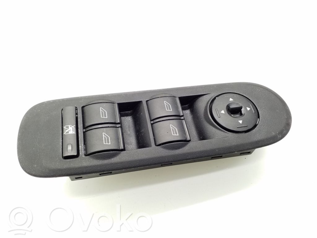 Electric window control switch   6M2T14A132AE