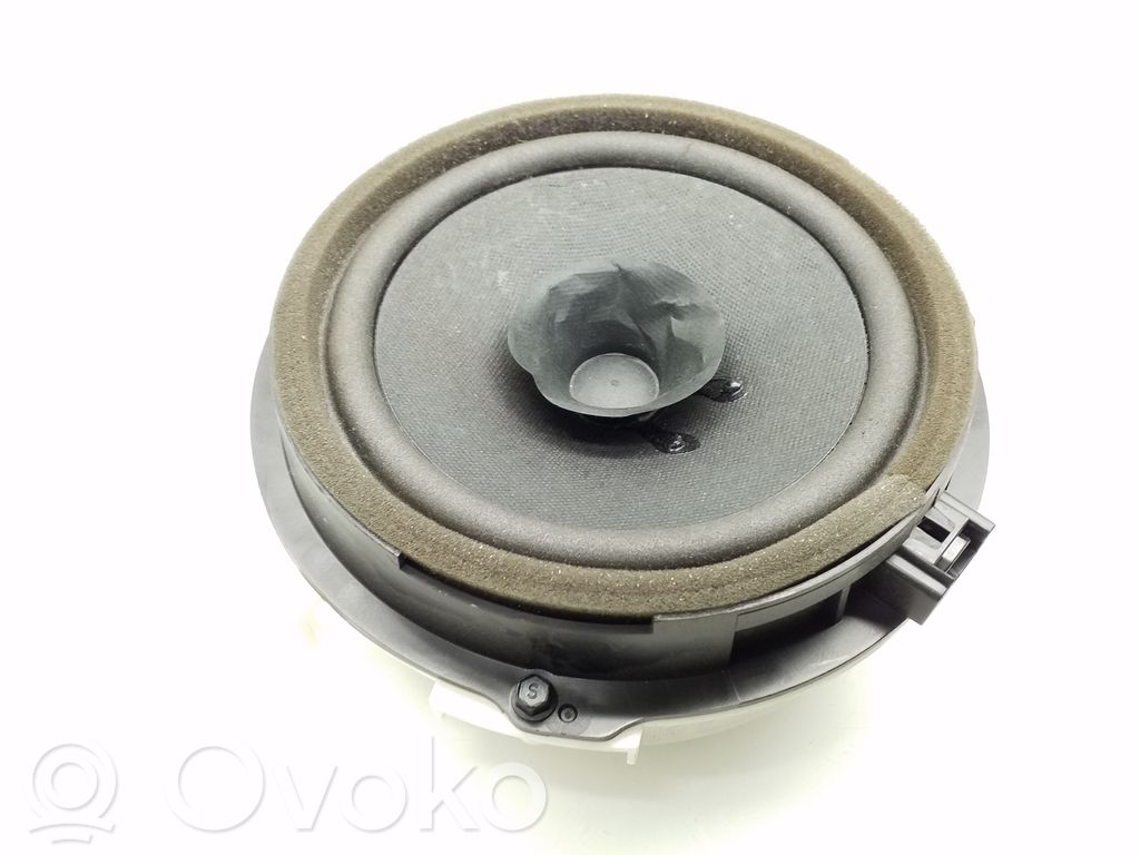 Altavoz de la puerta trasera   8A6T18808CC