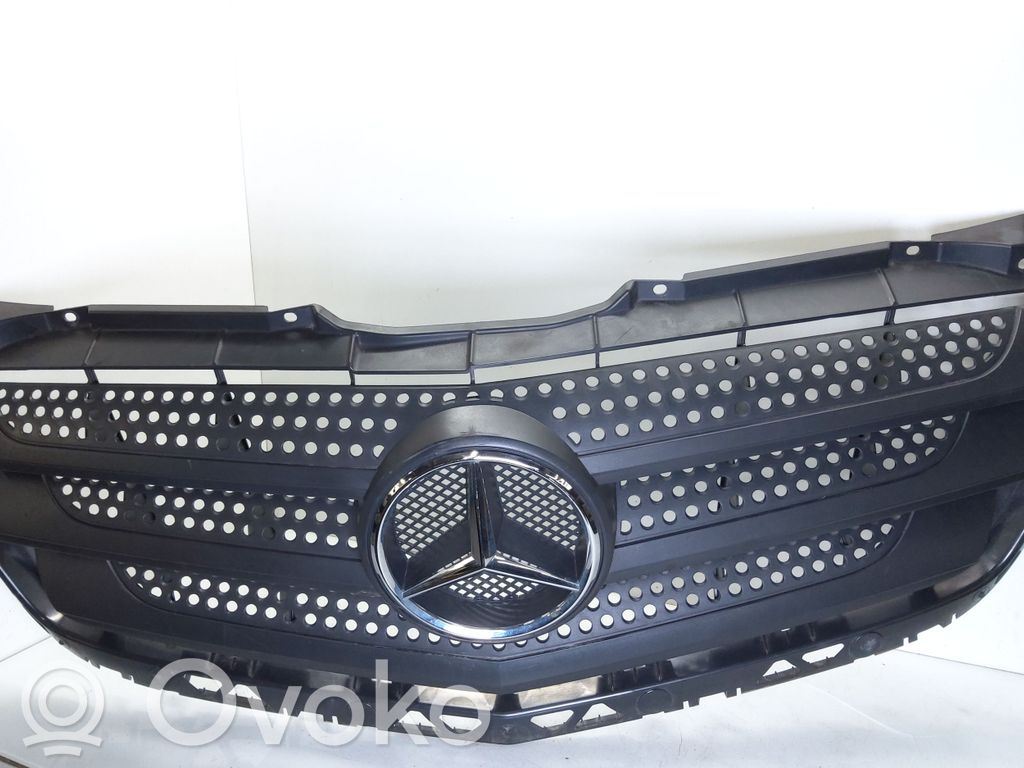 Mercedes-Benz Sprinter W906 Maskownica / Grill / Atrapa górna chłodnicy 