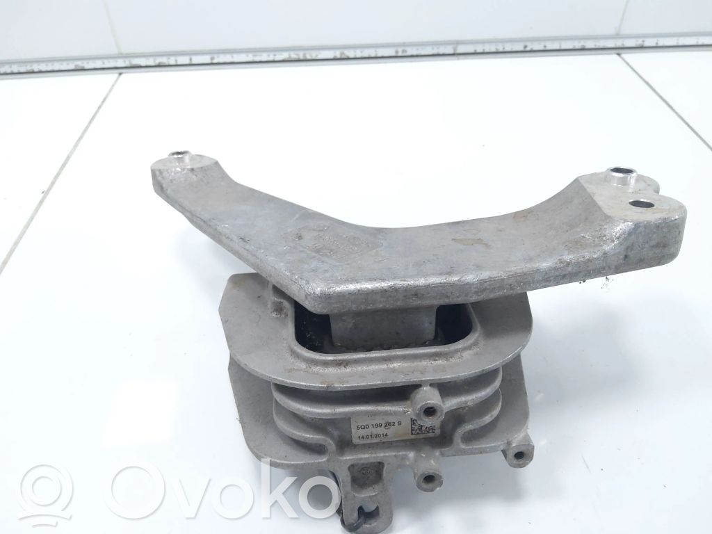 Volkswagen Golf VII Engine mount bracket 
