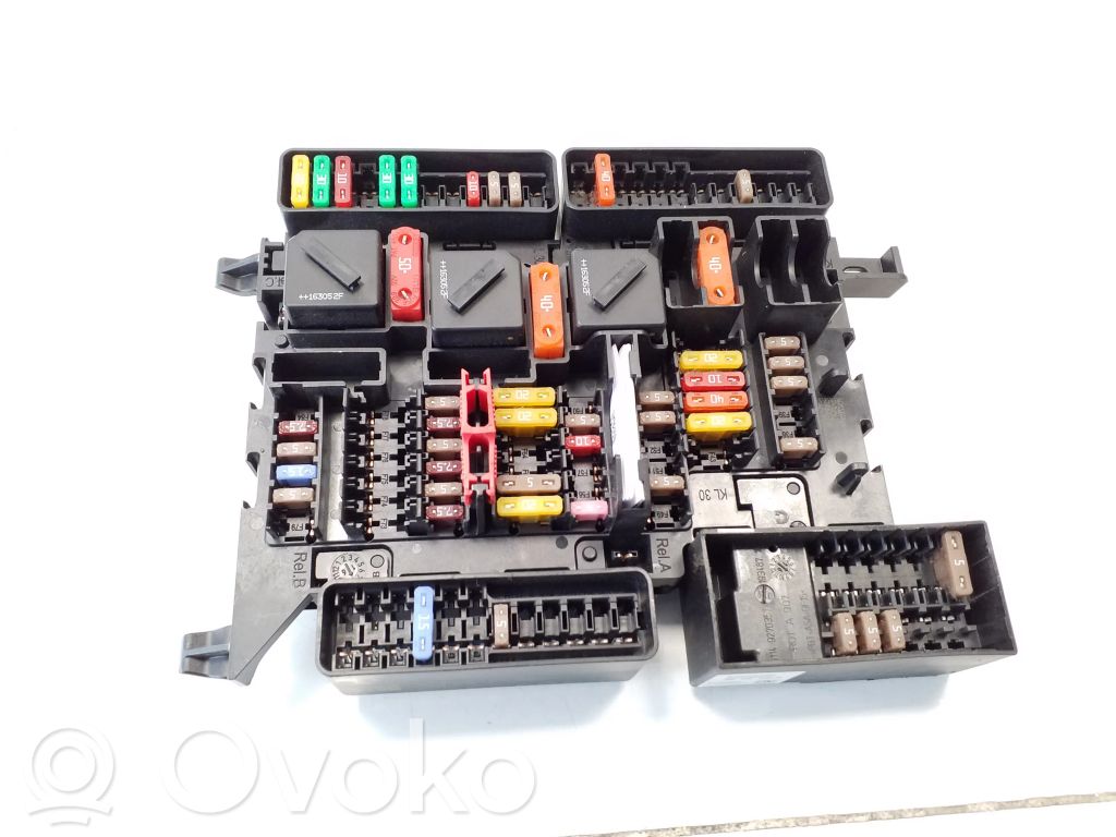 BMW 2 F45 Fuse module 