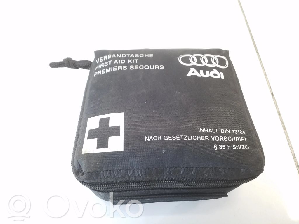 Audi Q3 8U Vaistinėlė 