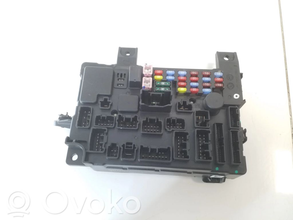 Mitsubishi Outlander Skrzynka bezpieczników / Komplet 