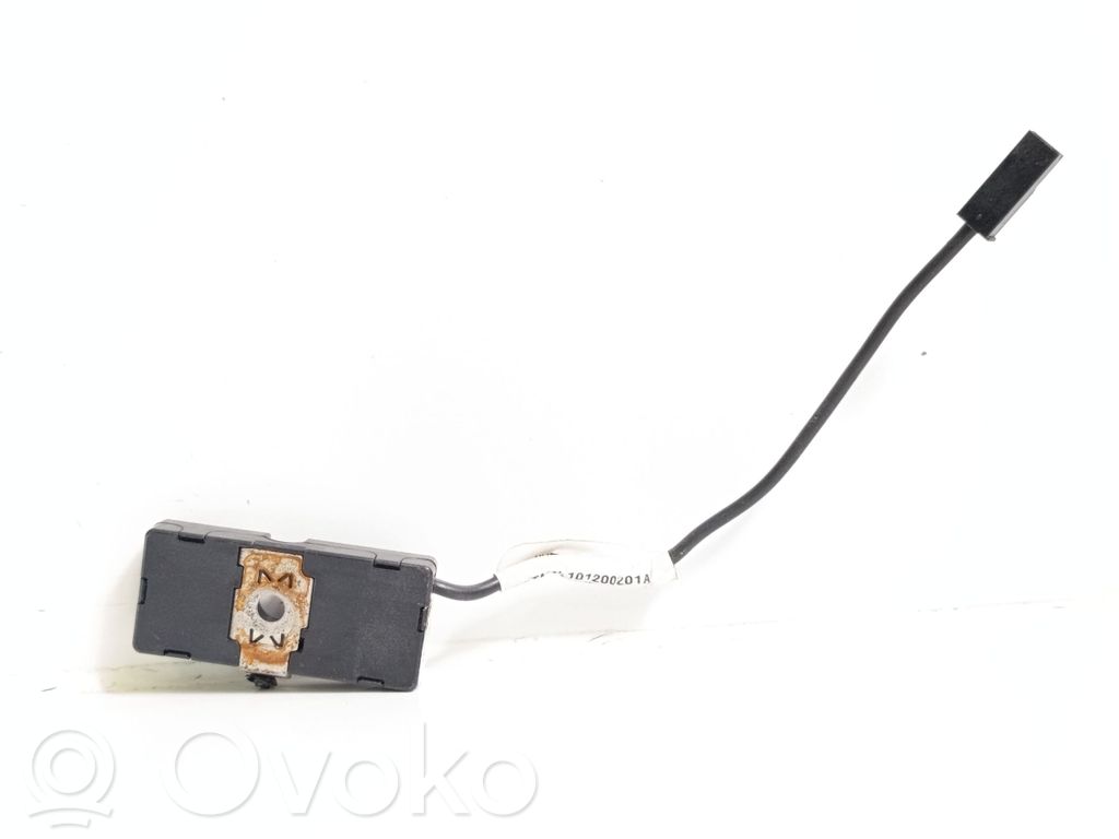 Tesla Model S Antenos stiprintuvas 