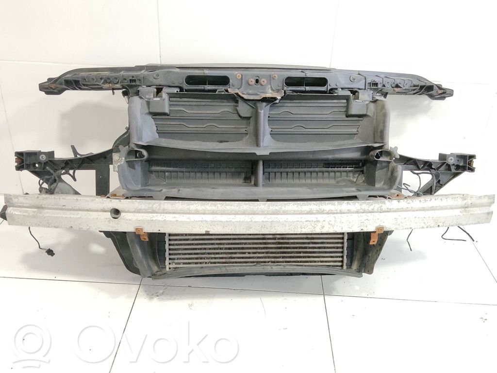 BMW X3 E83 Комплект радиатора 