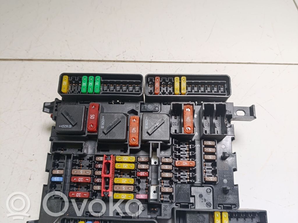 BMW 2 F45 Fuse module 