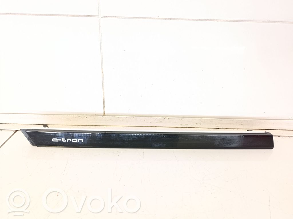 Audi e-tron Dashboard glove box trim 