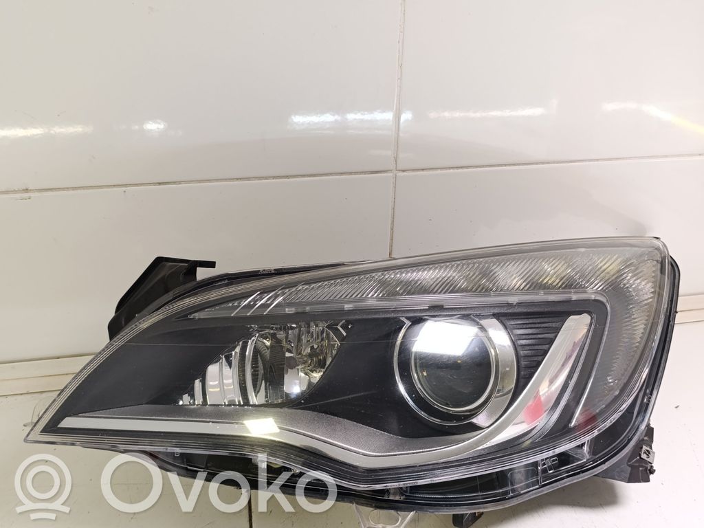 Opel Astra J Lampa przednia 