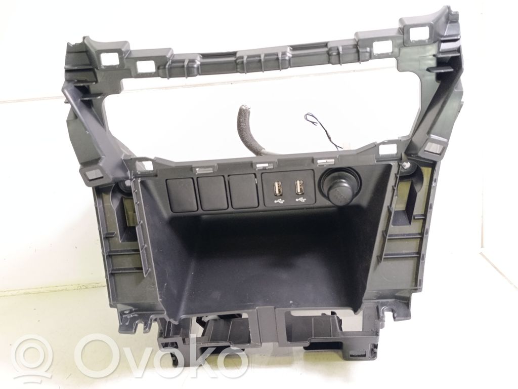 Mitsubishi Eclipse Cross Console centrale, commande chauffage/clim 