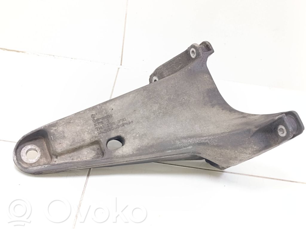 Volkswagen Transporter - Caravelle T5 Engine mounting bracket 