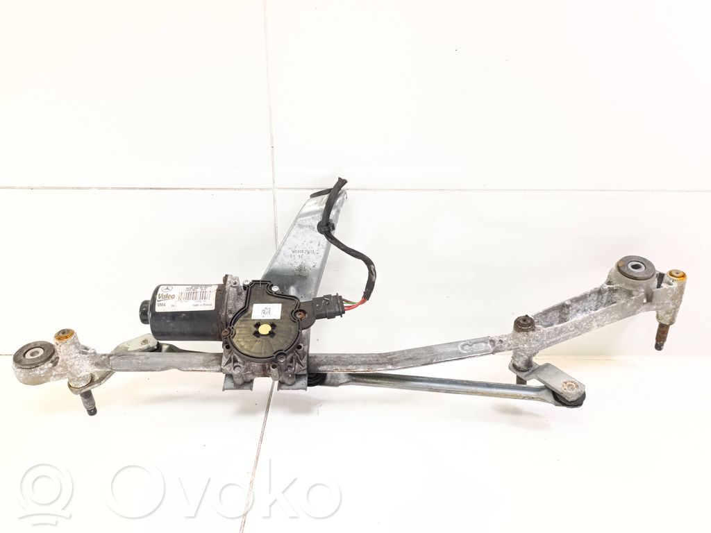 Mercedes-Benz B W246 W242 Front wiper linkage and motor