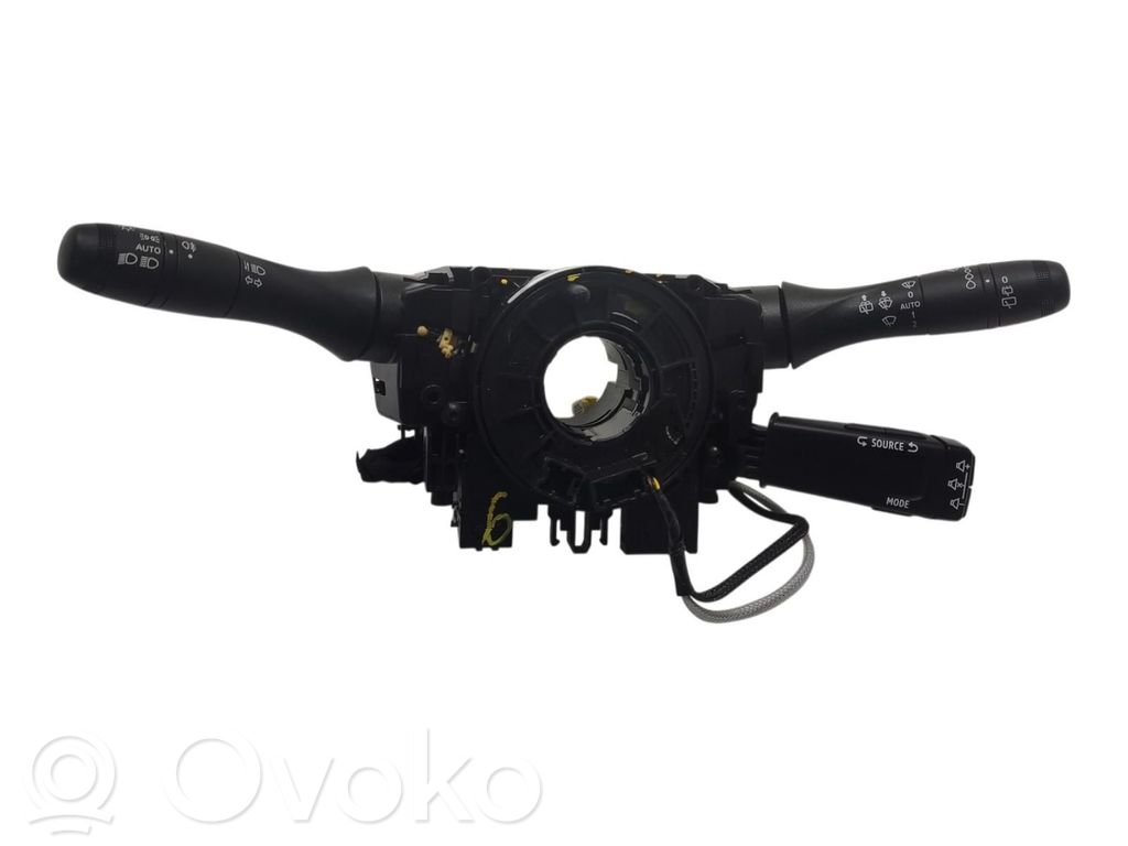 Renault Captur II Headlight wiper switch 