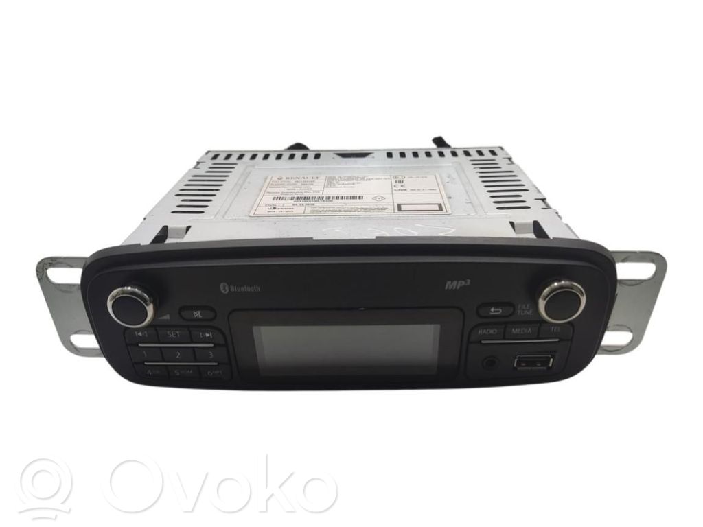Renault Zoe Panel / Radioodtwarzacz CD/DVD/GPS 