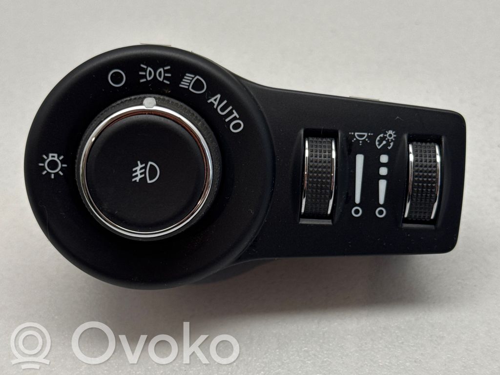 Chrysler Pacifica Light switch 