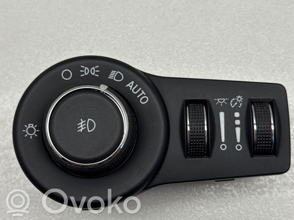 Chrysler Pacifica Light switch 