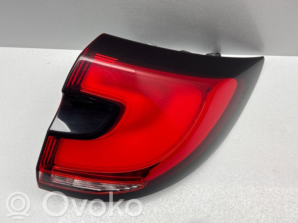 Chrysler Pacifica Rear/tail lights 
