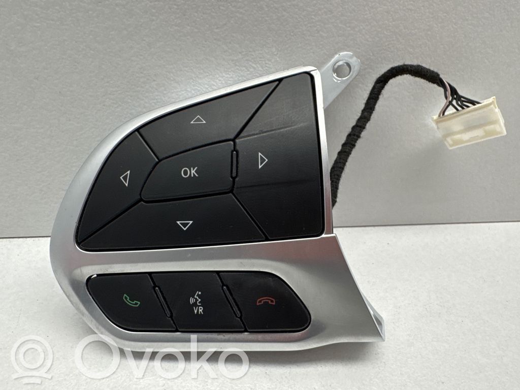 Chrysler Pacifica Steering wheel buttons/switches 