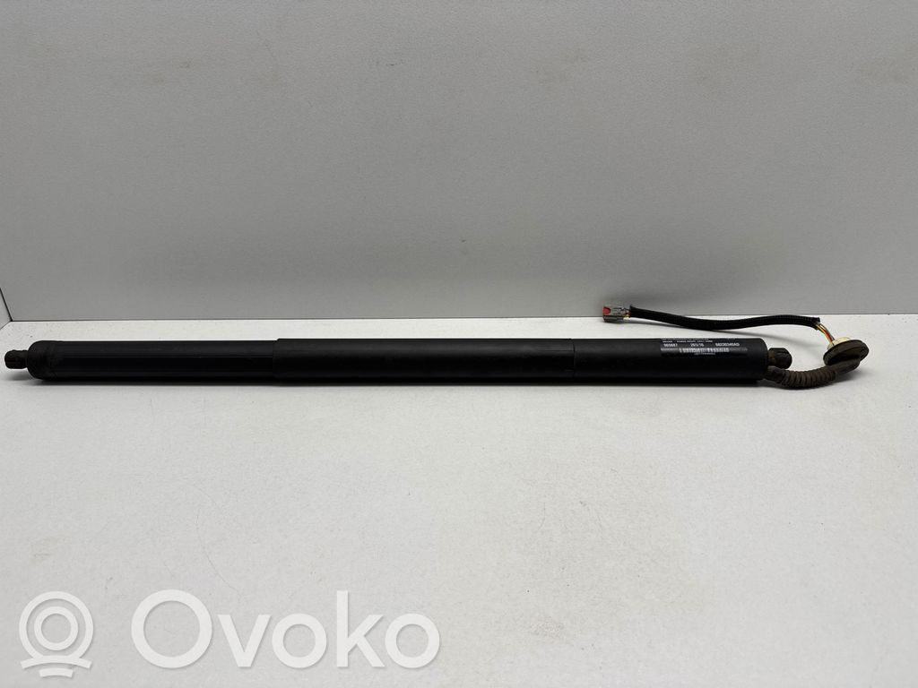 Aizmugurējā pārsega pievilcējs   68230340AD,969887,26516