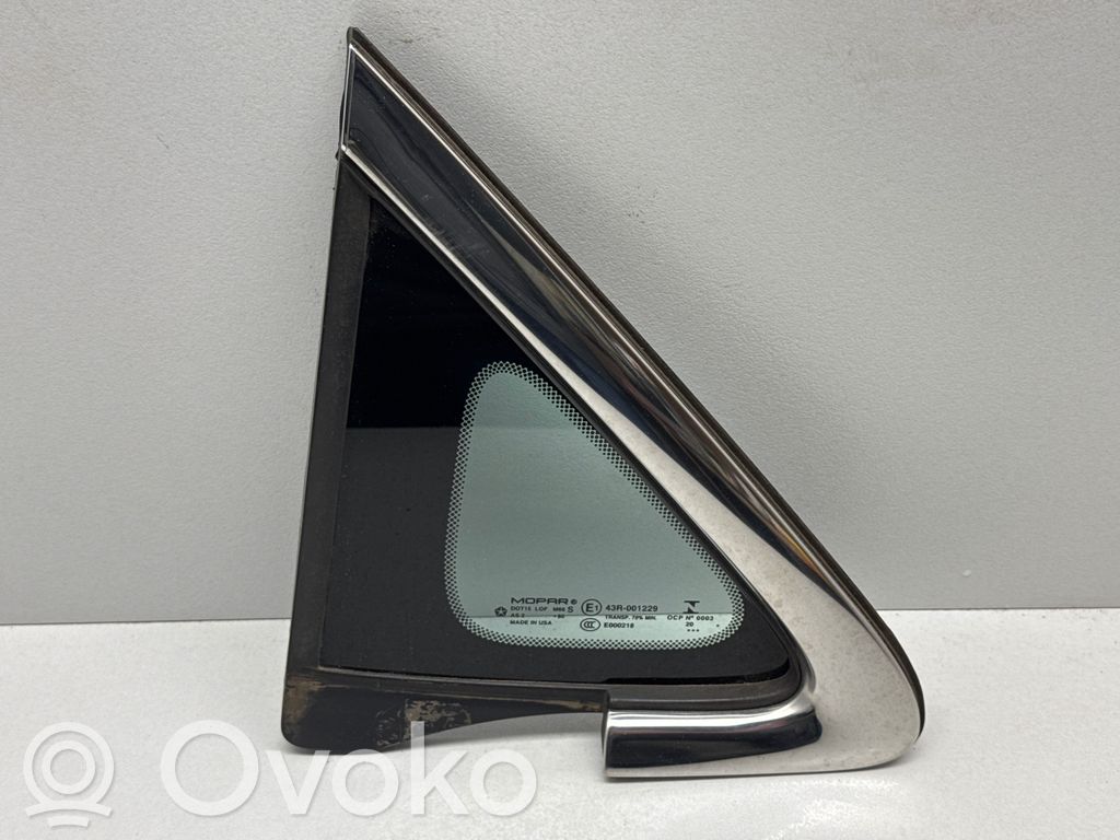 Chrysler Pacifica Front triangle window/glass 