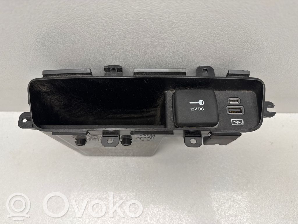Chrysler Pacifica Gniazdo / Złącze USB 