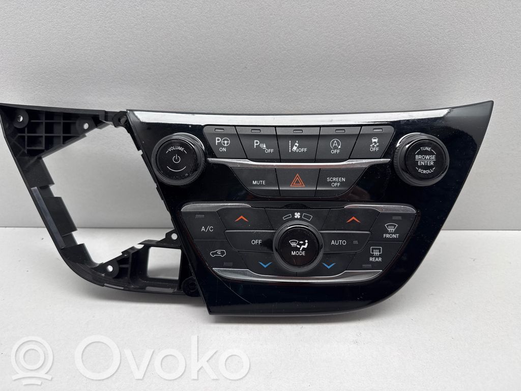 Chrysler Pacifica Climate control unit 
