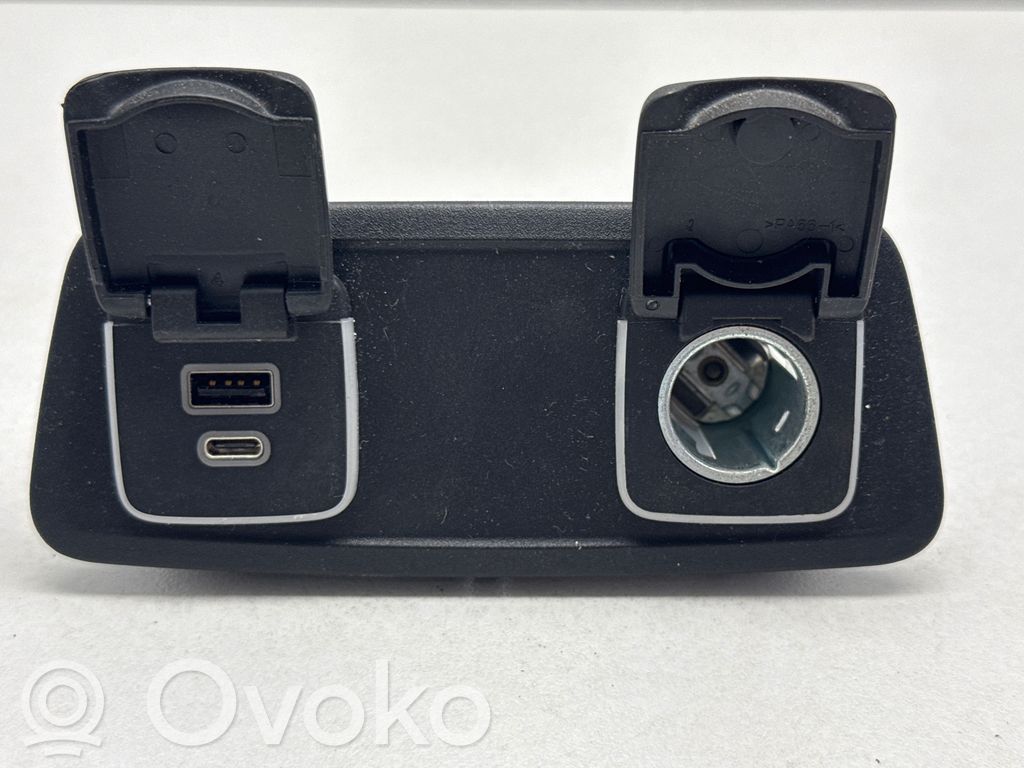 Chrysler Pacifica USB socket connector 