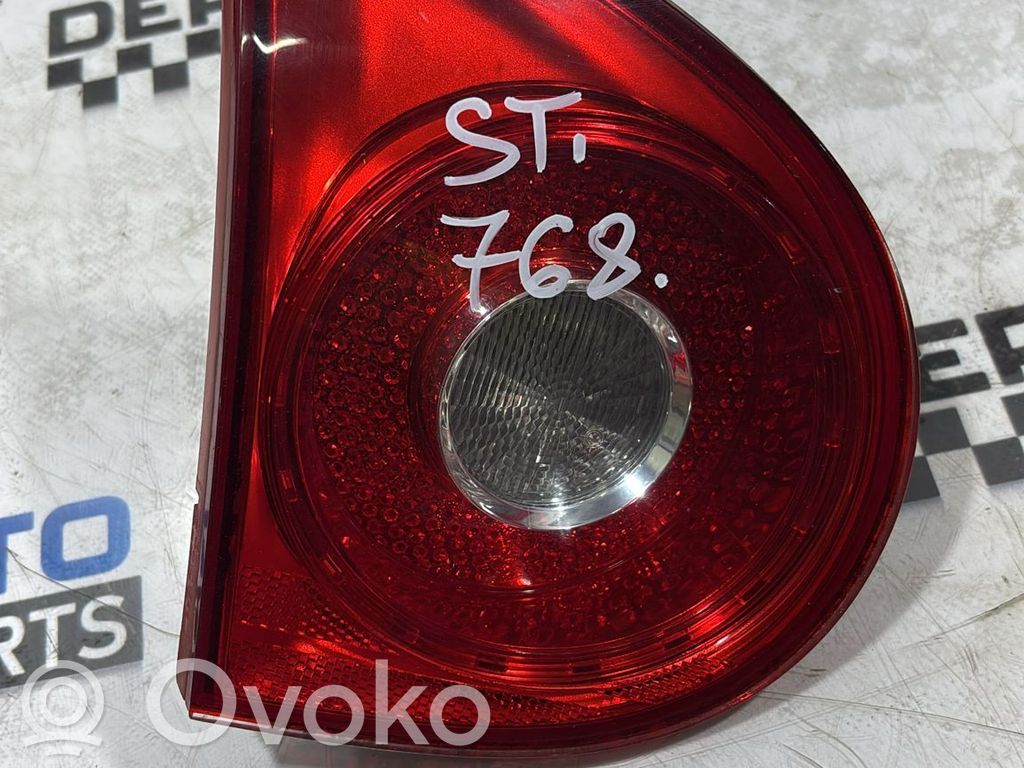 Volkswagen Golf V Galinis žibintas dangtyje 
