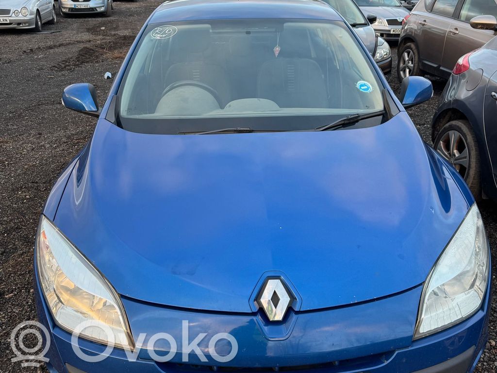 Renault Megane III Priekšpusē slēdzene 