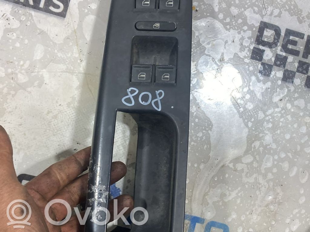 Volkswagen Golf V Electric window control switch 