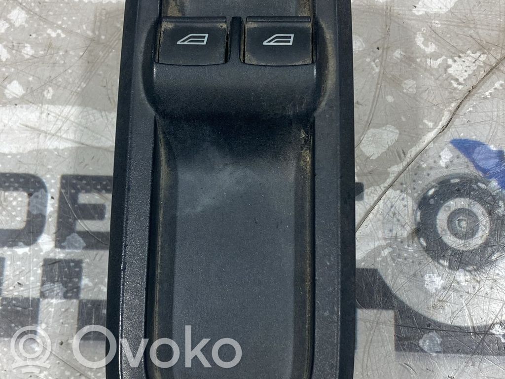 Ford Fiesta Elektrinių langų jungtukas 