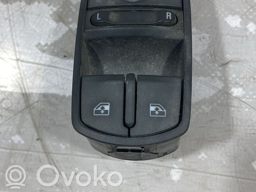 Interruptor del elevalunas eléctrico   A13DTC