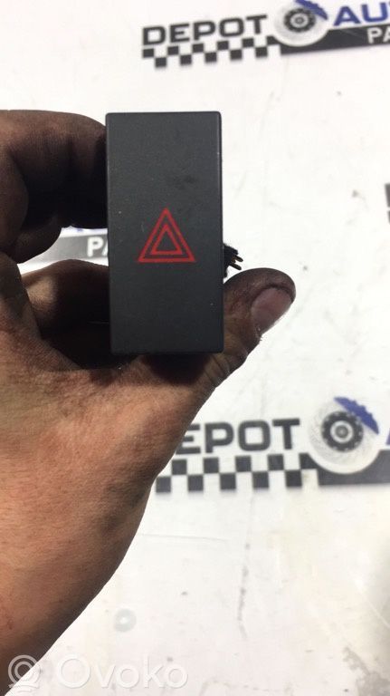 Ford Focus C-MAX Hazard warning light relay 
