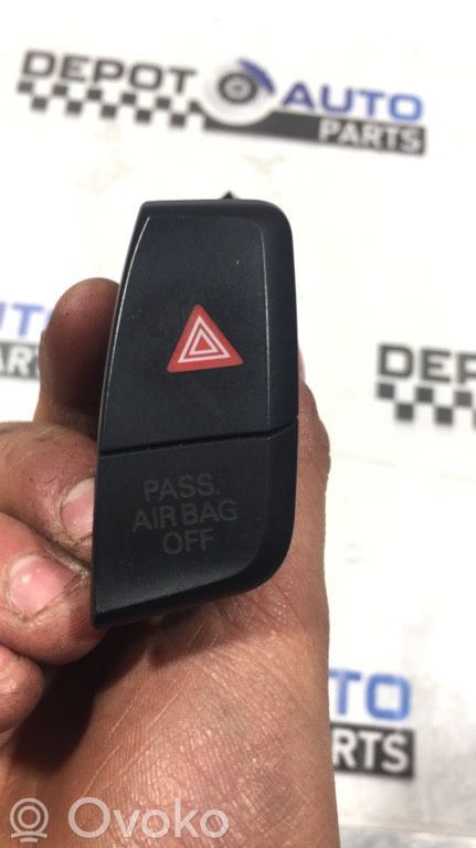 Audi A4 S4 B8 8K Hazard light switch 