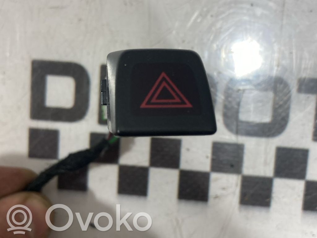Volvo XC60 Avarinių šviesų rėlė 