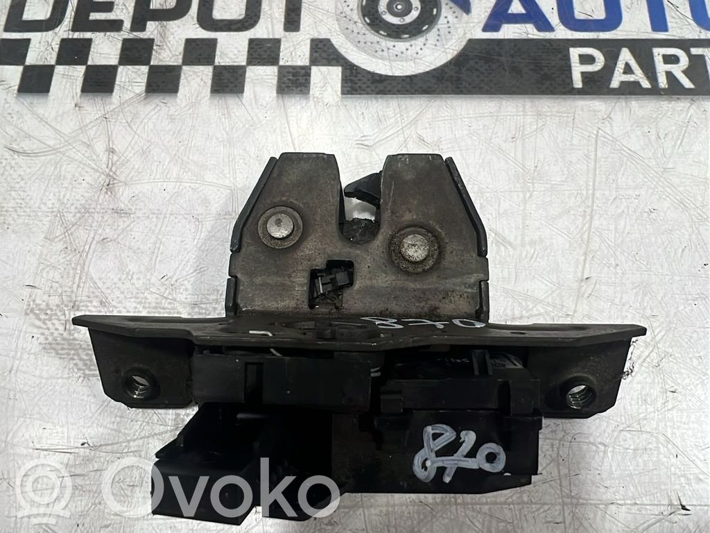 Opel Astra J Aizmugurējā pārsega slēdzene 