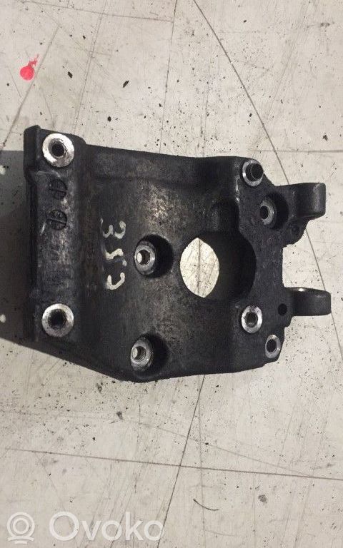 Mazda 3 I Engine mounting bracket 