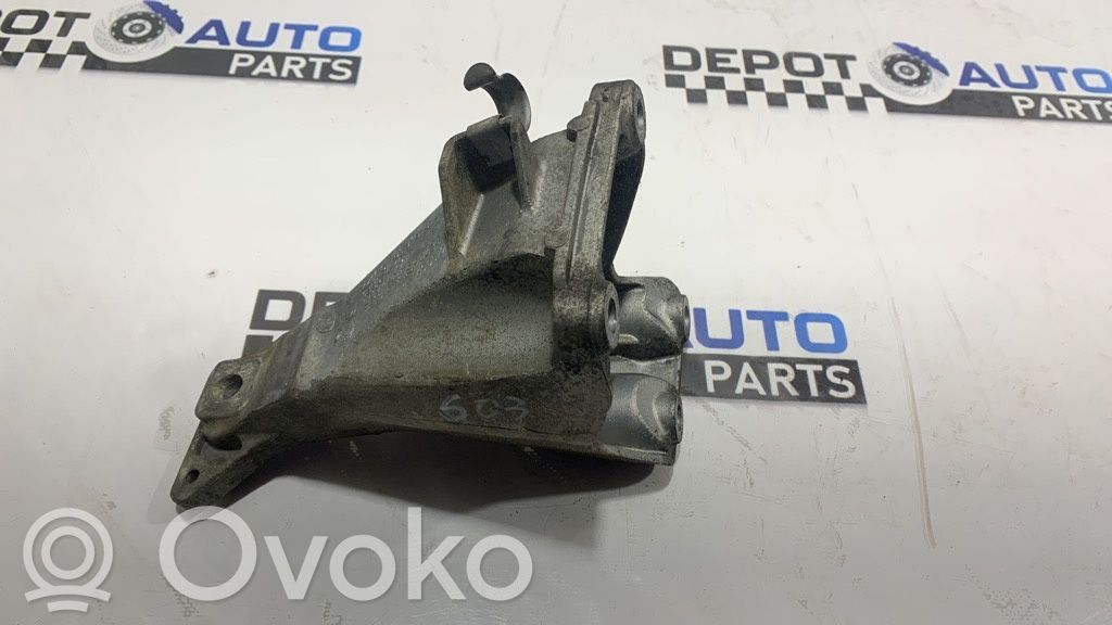 BMW M3 e90 Engine mounting bracket 