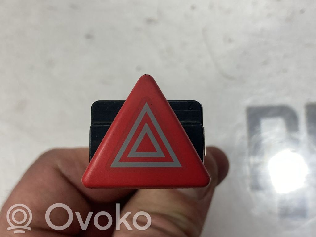 Audi A3 S3 A3 Sportback 8P Hazard warning light relay 